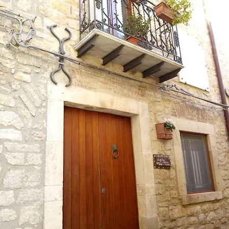 Casa Padre Jerone 招待所 3*