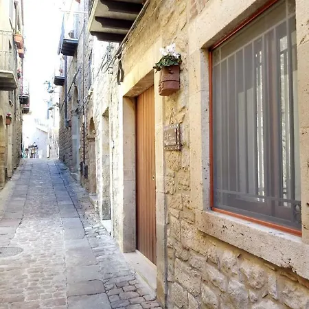 Casa Padre Jerone 3* Gangi